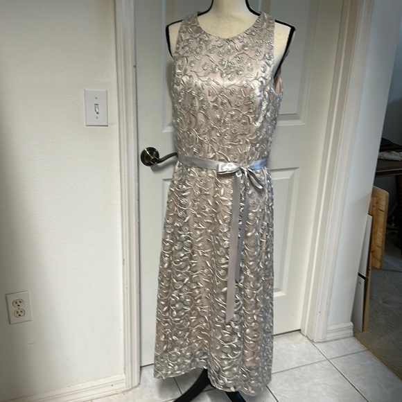 Lovely Tahari Semi-formal Dress~ Size 12. EC - Picture 1 of 10